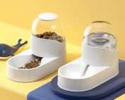 Set di Mangiatoia Automatica e Distributore di Acqua per Gatti, Distributore di Cibo a Gravità da 2L per Animali Domestici, Antiscivolo, Facile da Usare e Pulire (Bianco)