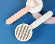 Spazzola per la toelettatura dei gatti e cani